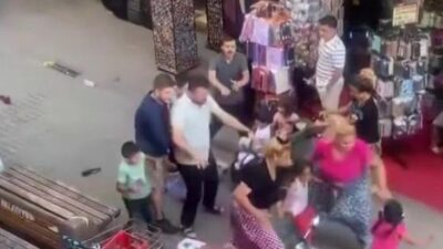 İstanbul'un Pendik ilçesinde kadınlar arasında kavga çıktı. Yumrukların havada uçuştuğu