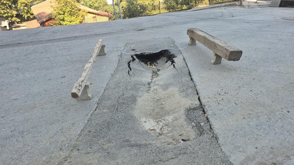 İstanbul Sultangazi'de malzeme taşıyan kamyonet, İstanbul Su ve Kanalizasyon İdaresi