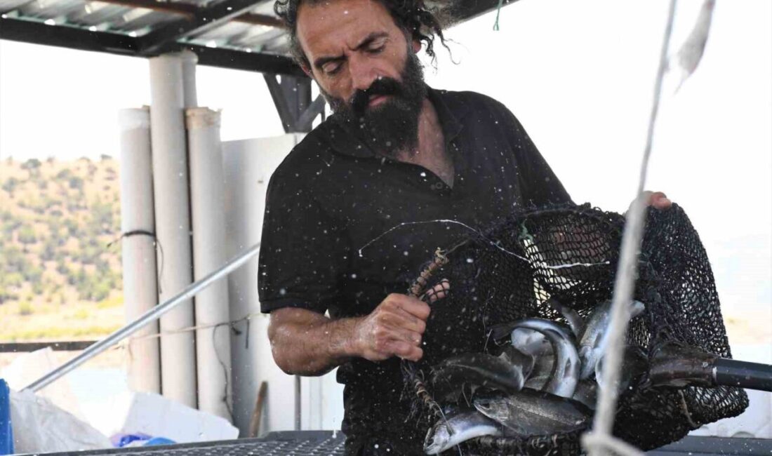 Yozgat’ın Çekerek ilçesinde yaşayan Adnan Yılmaz, hayalini kurduğu balıkçılık mesleğini