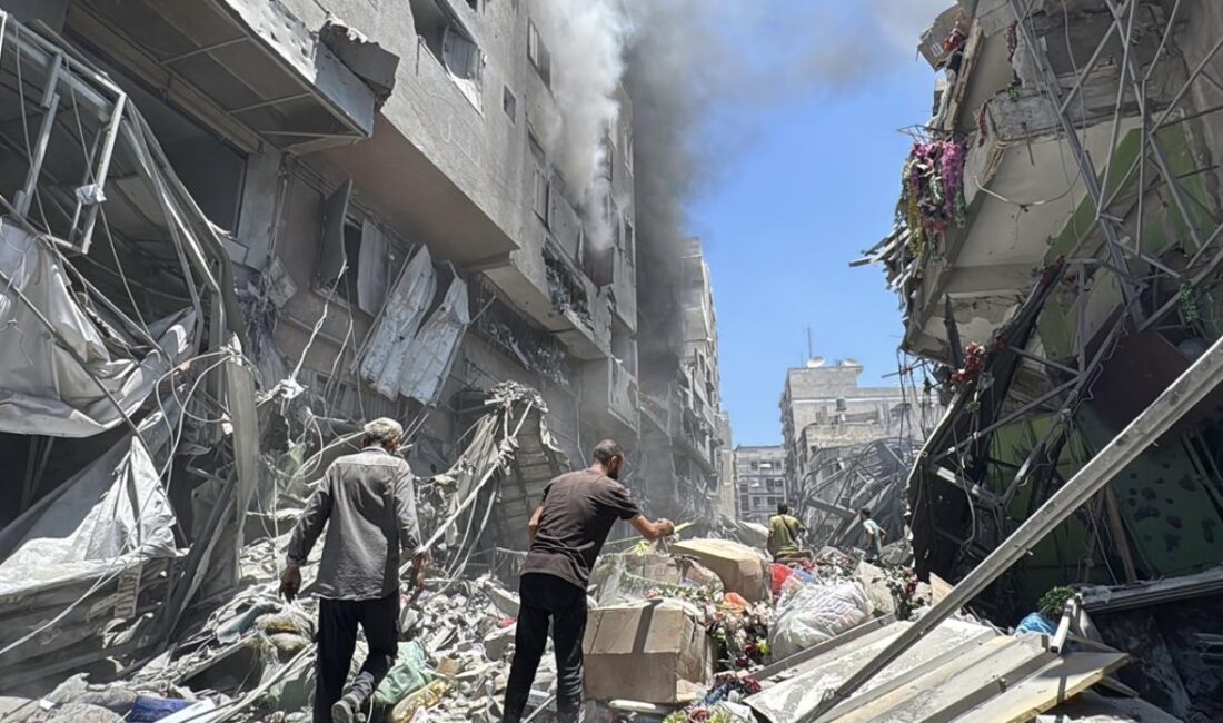 Gazze'deki hükümet, İsrail ordusunun halkı göçe zorlamak için son üç