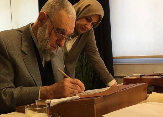 Hattat Hasan Çelebi Ve Talebesi Hattat Sare Çizmecioğlu