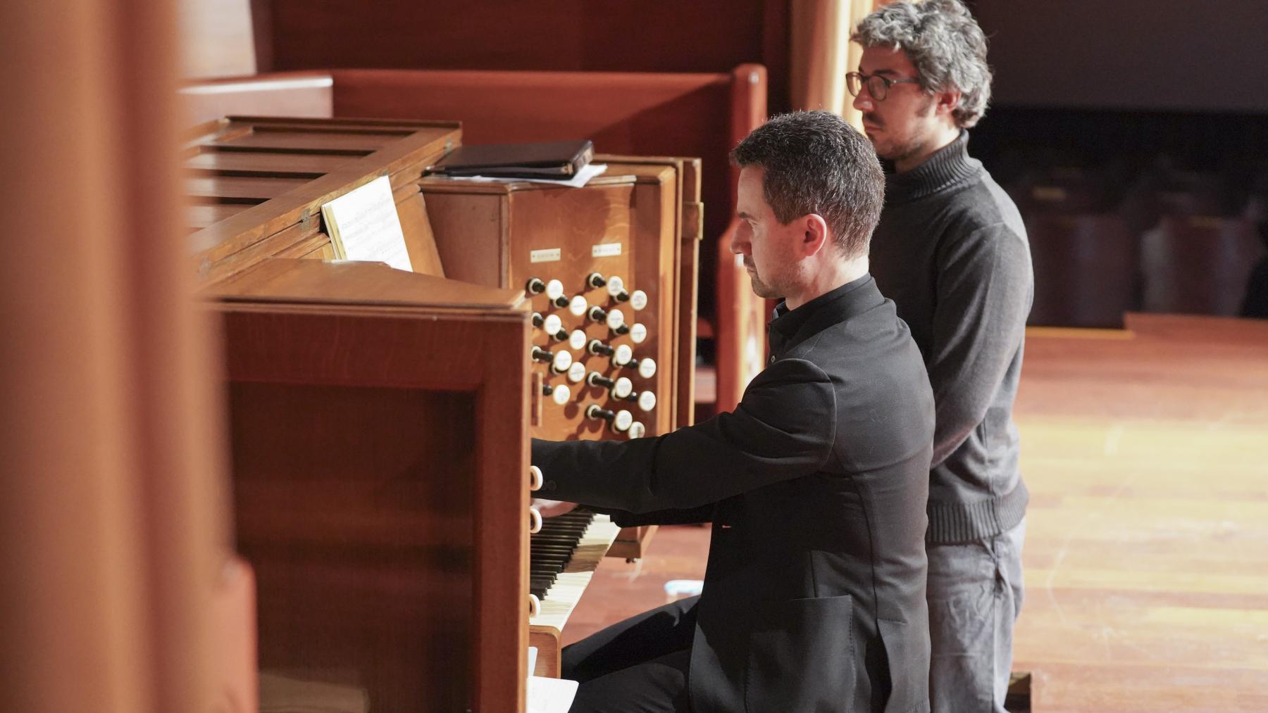 Jacop Benda Büde Seslerin Kutlaması Etkinliğinde Performans Gösterirken!