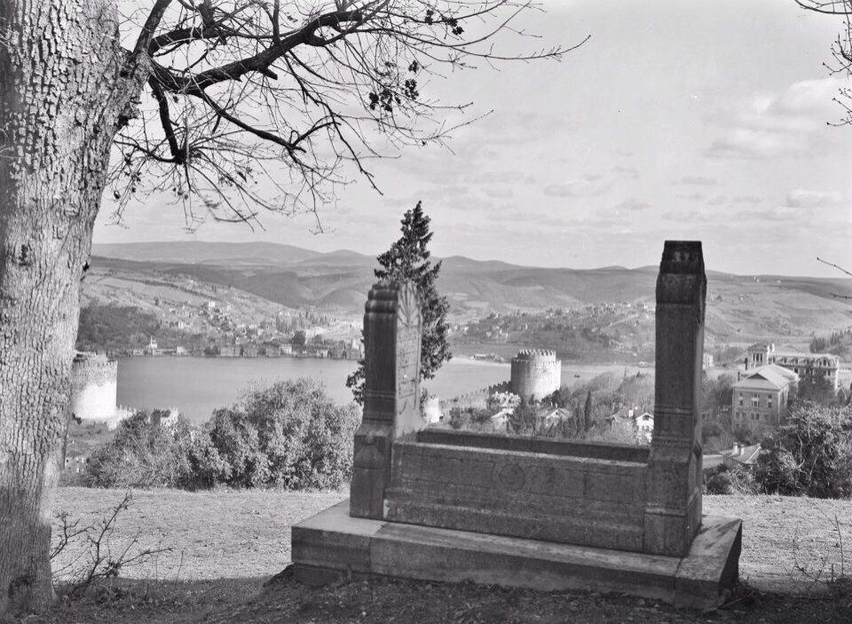 Şehitlik Dergahından Gerçeğe Hû...