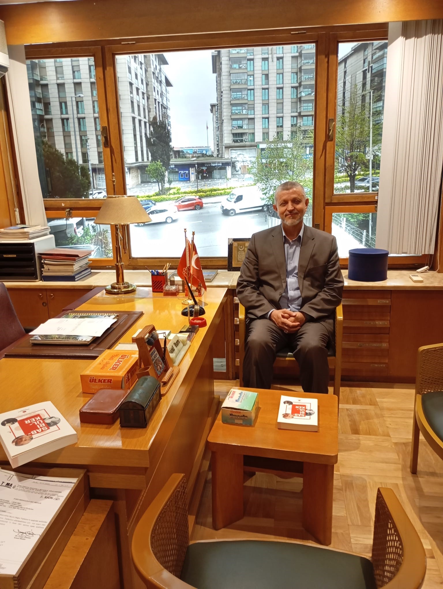Yazarımız Sanat Danışmanı İ. Ethem Gören Gerçekleştirdiği Konservasyon Süreçleri Sonrasında Sabri Ülkerin Çalışma Ofisinde