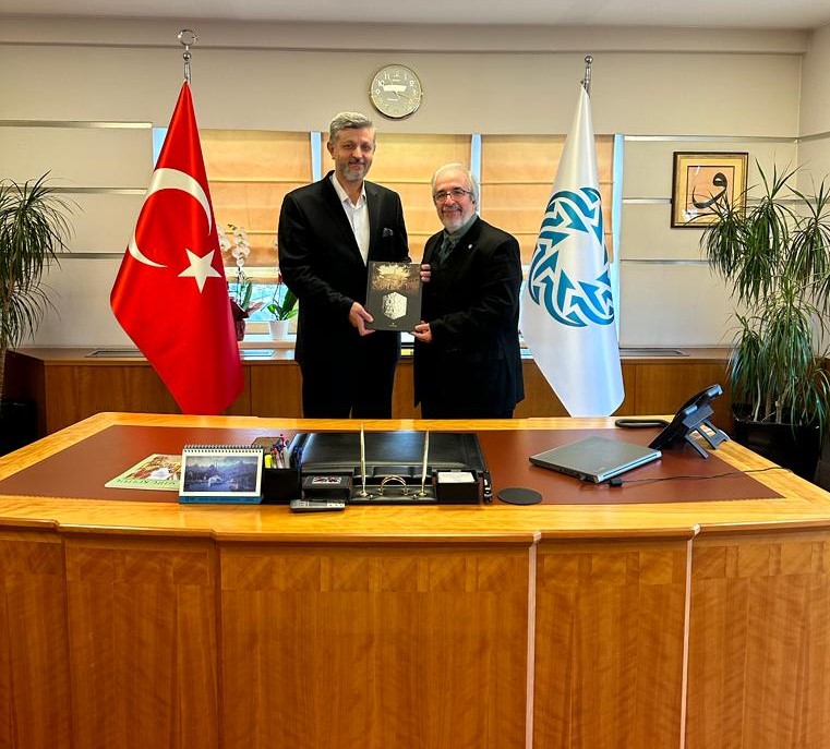 Yazarımız İbrahim Ethem Gören Erhan Erken Ile Birlikte.