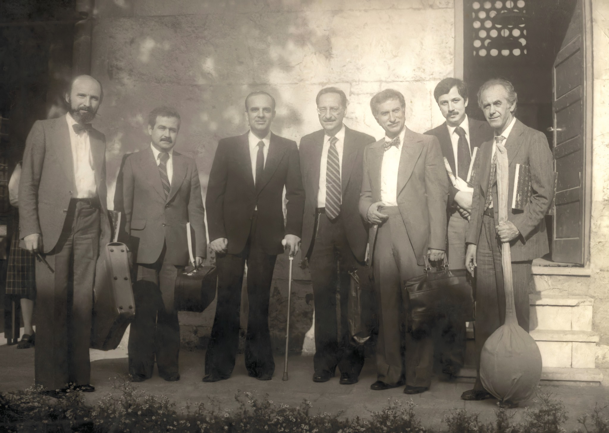 28 Mayıs 1977, Konser Sonrası... Erol Deran, İhsan Özgen, Yuuf Ömürlü, Orhan Büyükaksoy, Niyazı Sayın, Ömer Erdoğdular Ve Haldun Ersin
