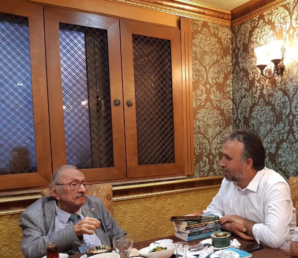 Üstün İnanç Ve Mahmut Bıyıklı