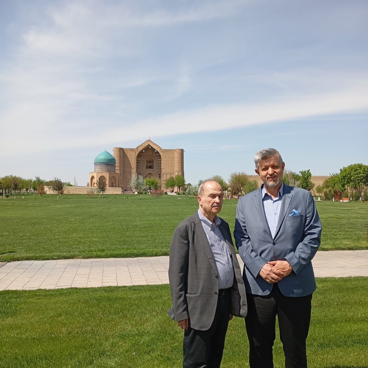 Yazarımız İbrahim Ethem Gören Ve Mustafa Vefa Çelebi Hoca Ahmed Yesevînin Huzurunda