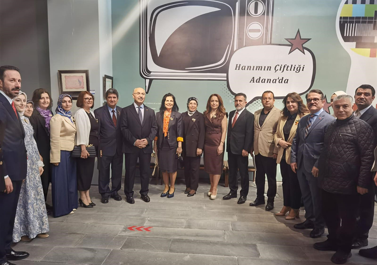 Adana Valisi Selim Köşger Sanatkârlarla Birlikte