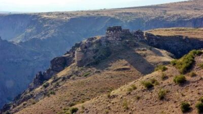 Ankara Beypazarı ilçesinde bulunan Tabanlıoğlu Kalesi’nde başlayan arkeolojik çalışmalar devam