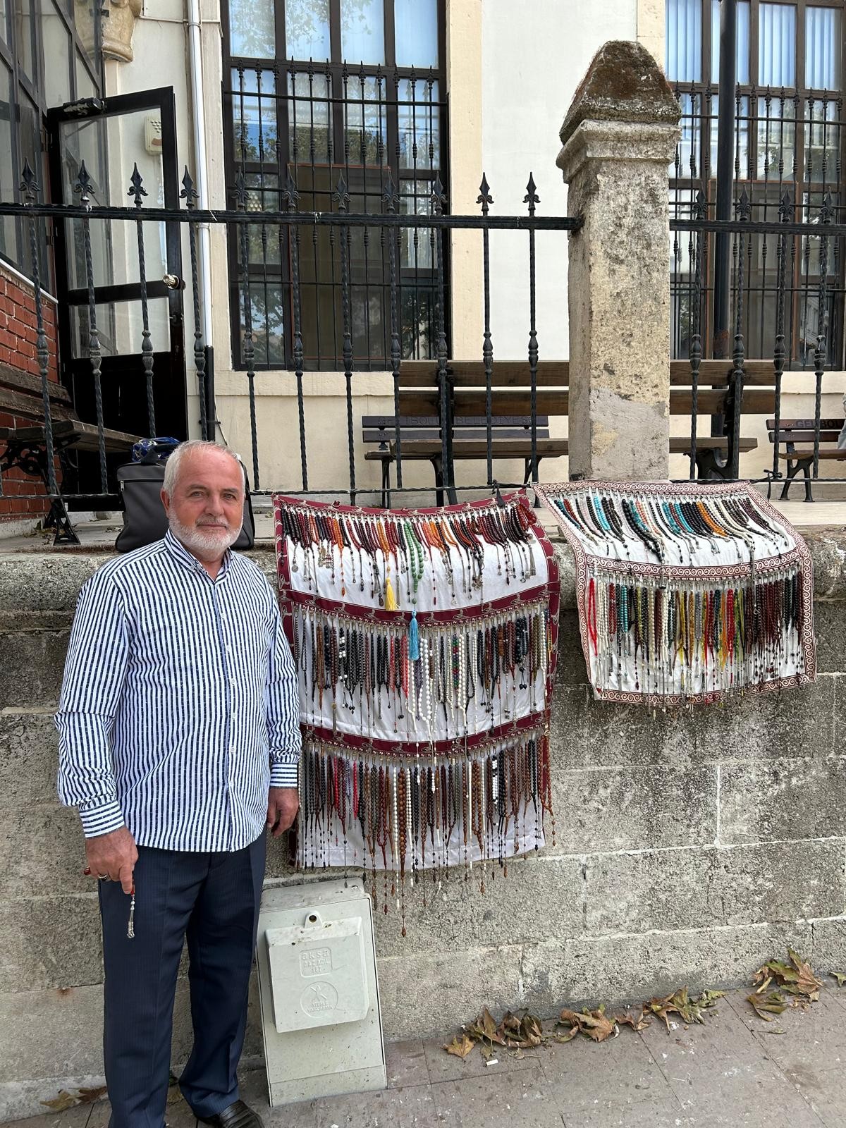 Çanakkale Boğazı’nın serin sularından daha mavi gözleriyle, Gelibolu’nun rüzgârında yaşayan