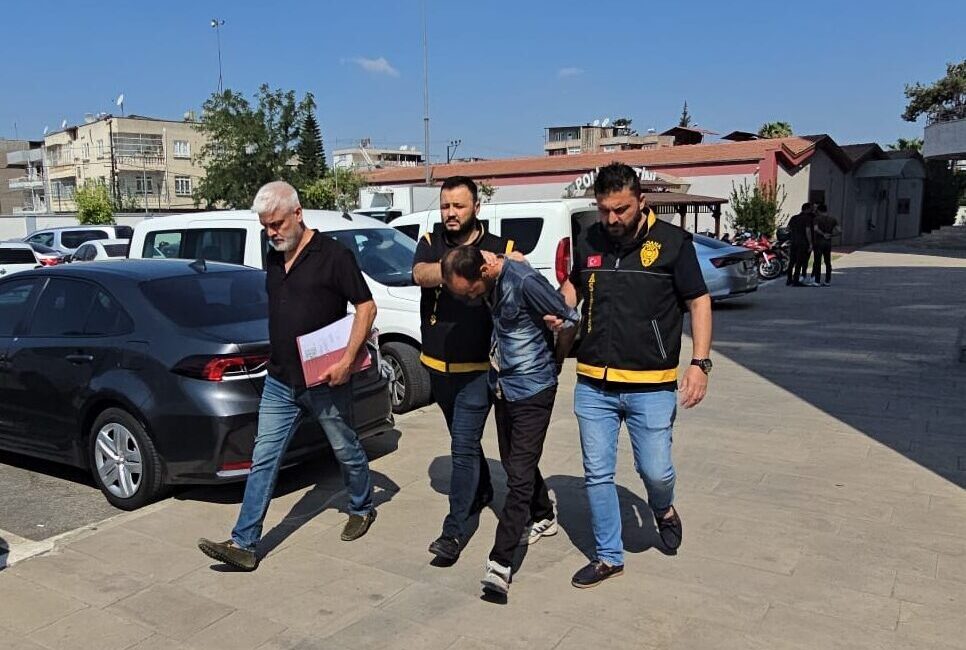  Adana'nın merkez Çukurova ilçesinde bisiklet çaldığı güvenlik kamerasından tespit edilerek