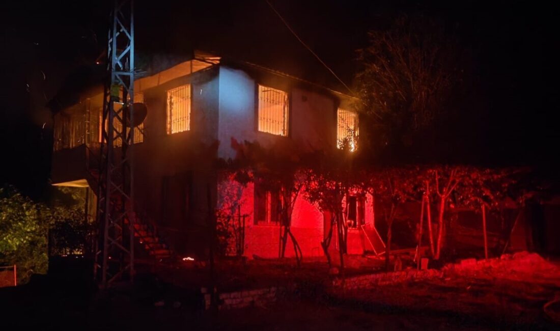 Adana'nın Kozan ilçesinde kiracılarını darbederek öldürdükleri iddiasıyla tutuklanan çiftin evi,