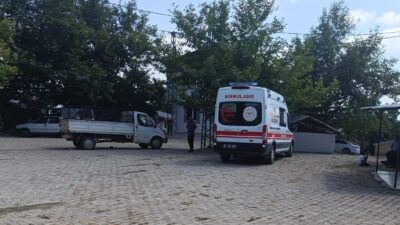 Adana'nın Kozan ilçesinde çıkan kavgada ev sahibinin sopayla darbettiği kişi