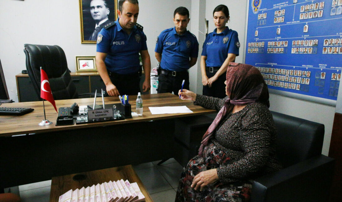 Adana'nın merkez Yüreğir ilçesinde, eski çekyatın altında bulunan ve yanlışlıkla