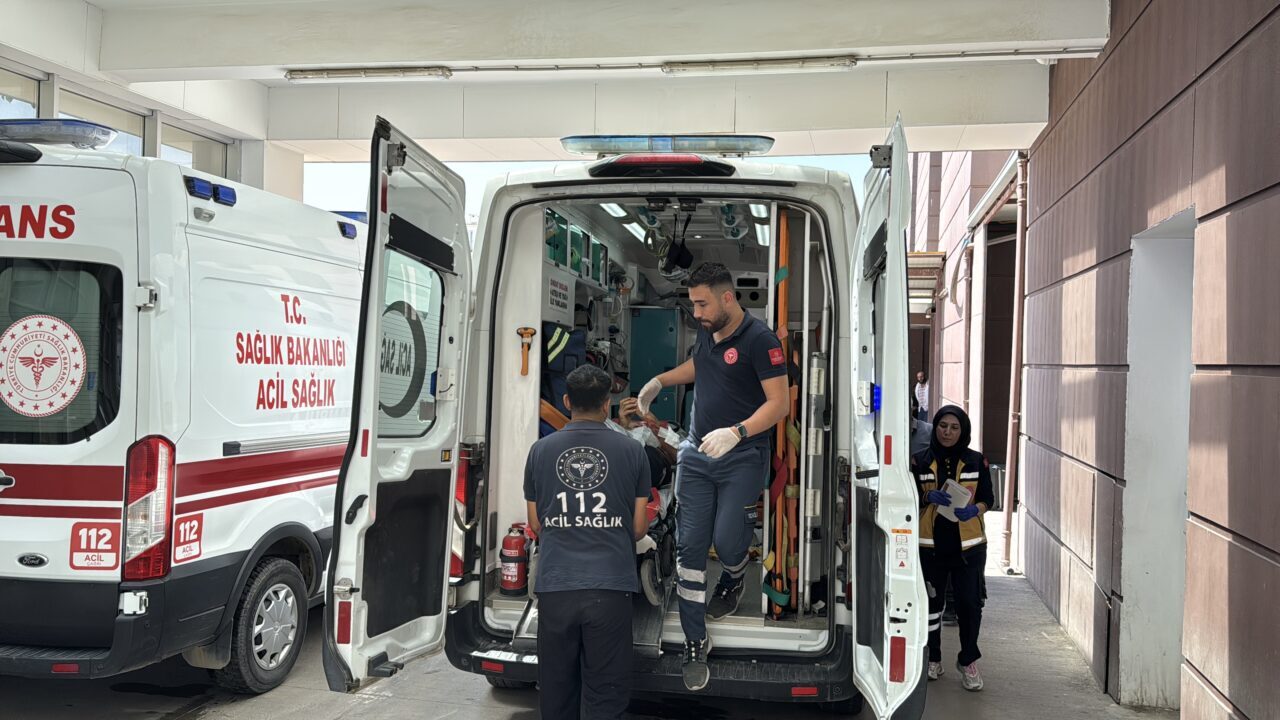 Adıyaman'da iki grup arasında çıkan kavgada 2 kişi yaralandı.