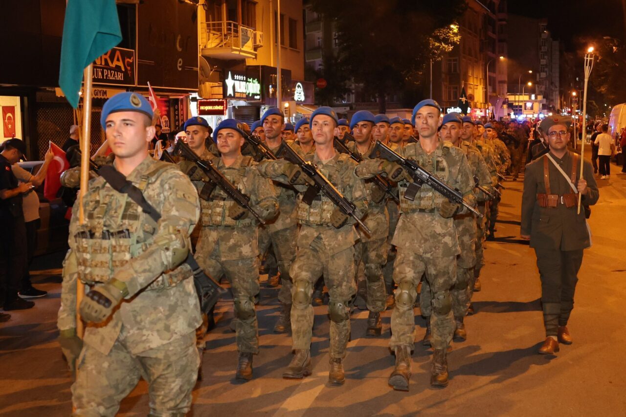 Afyonkarahisar'da Büyük Taarruz'un 103. yıl dönümü dolayısıyla "Zafer Bayramı Fener