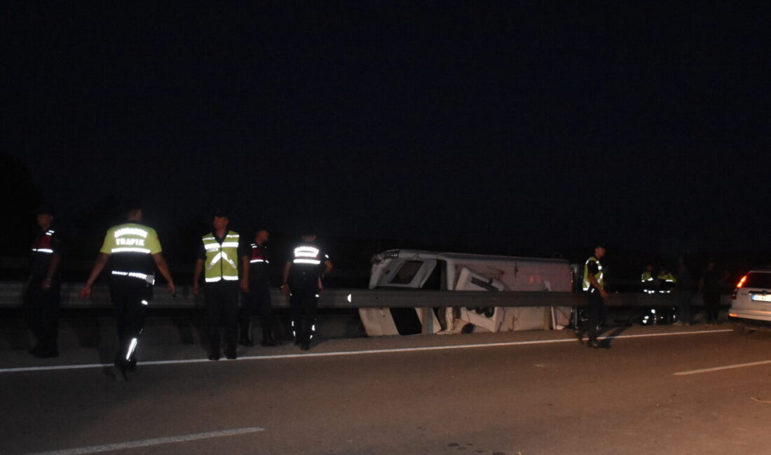 Afyonkarahisar'ın İhsaniye ilçesinde otomobil ile midibüsün çarpışması sonucu 10 kişi