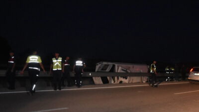 Afyonkarahisar'ın İhsaniye ilçesinde otomobil ile midibüsün çarpışması sonucu 10 kişi