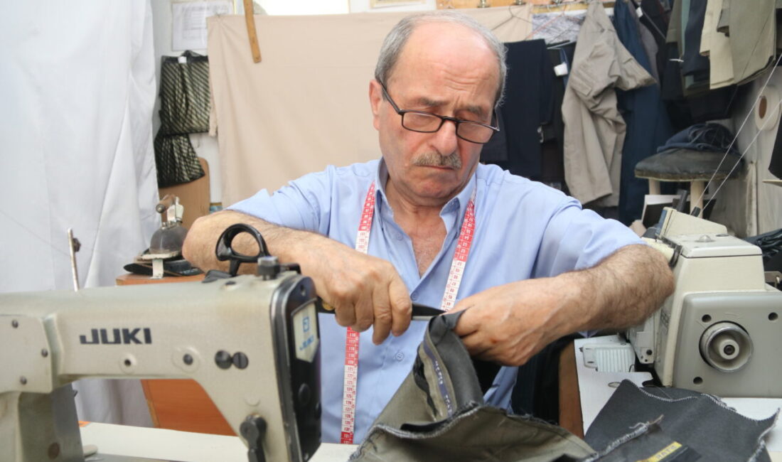 İstanbul'da 15 yaşında başladığı mesleğini memleketi Taşova'ya taşıyan 70 yaşındaki