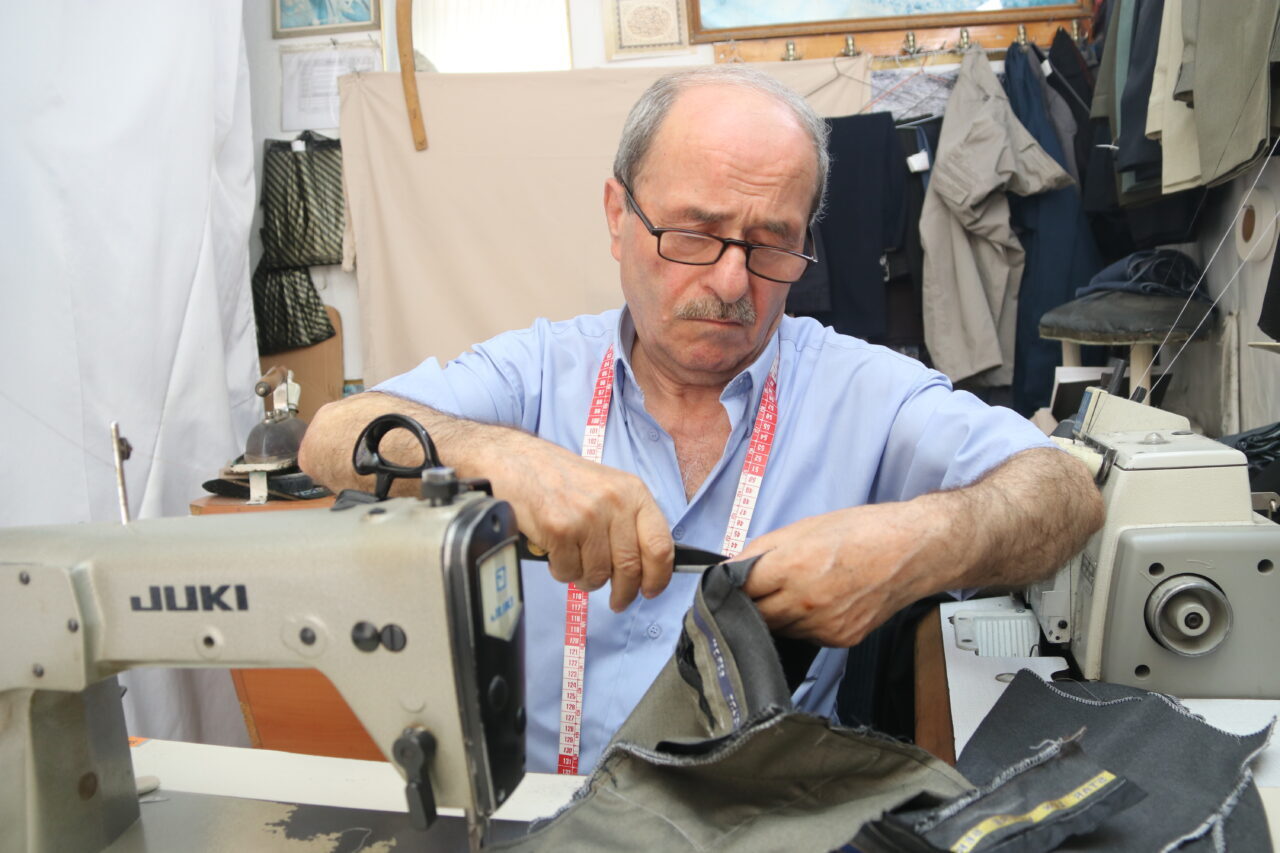 İstanbul'da 15 yaşında başladığı mesleğini memleketi Taşova'ya taşıyan 70 yaşındaki