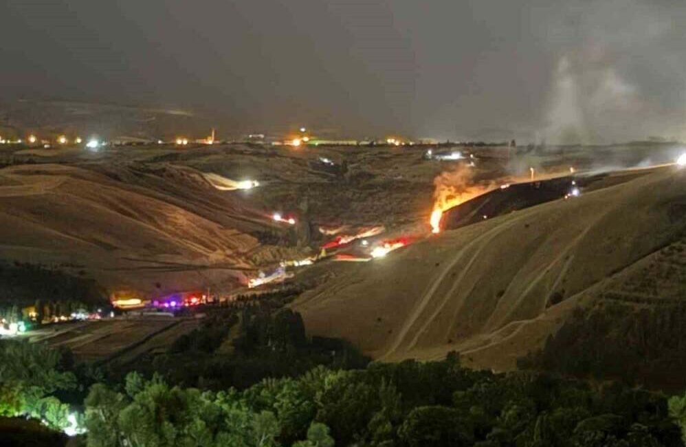 Ankara’nın Gölbaşı ilçesinde, Eymir Gölü çevresindeki otluk alanda başlayan yangın,