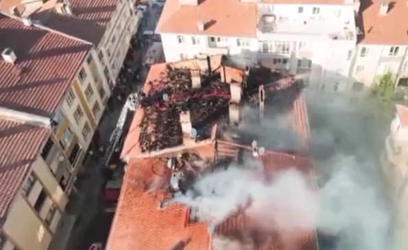 Ankara’nın Gölbaşı ilçesinde 3 katlı bir binanın en üst katında