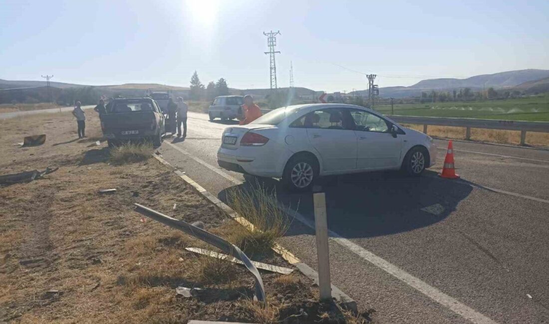 Başkent Ankara’nın Beypazarı ilçesinde otomobil ile kamyonetin karıştığı trafik kazasında