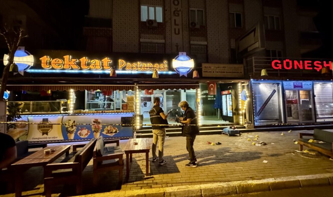 Antalya'nın Kepez ilçesinde pastanede çıkan silahlı kavgada 2 kişiyi öldüren