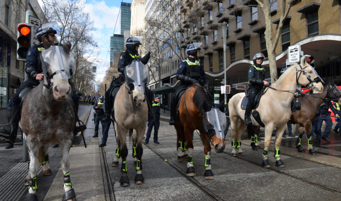 Avustralya'nın göçmen alımını durdurmasını isteyen aşırı sağcı gruplar, çeşitli kentlerde