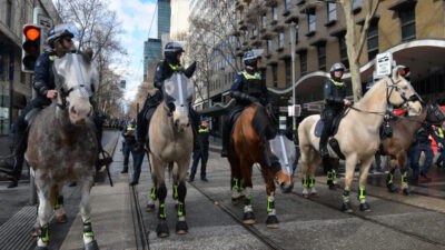 Avustralya'nın göçmen alımını durdurmasını isteyen aşırı sağcı gruplar, çeşitli kentlerde