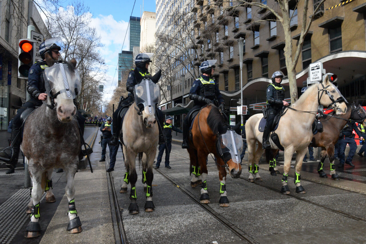 Avustralya'nın göçmen alımını durdurmasını isteyen aşırı sağcı gruplar, çeşitli kentlerde