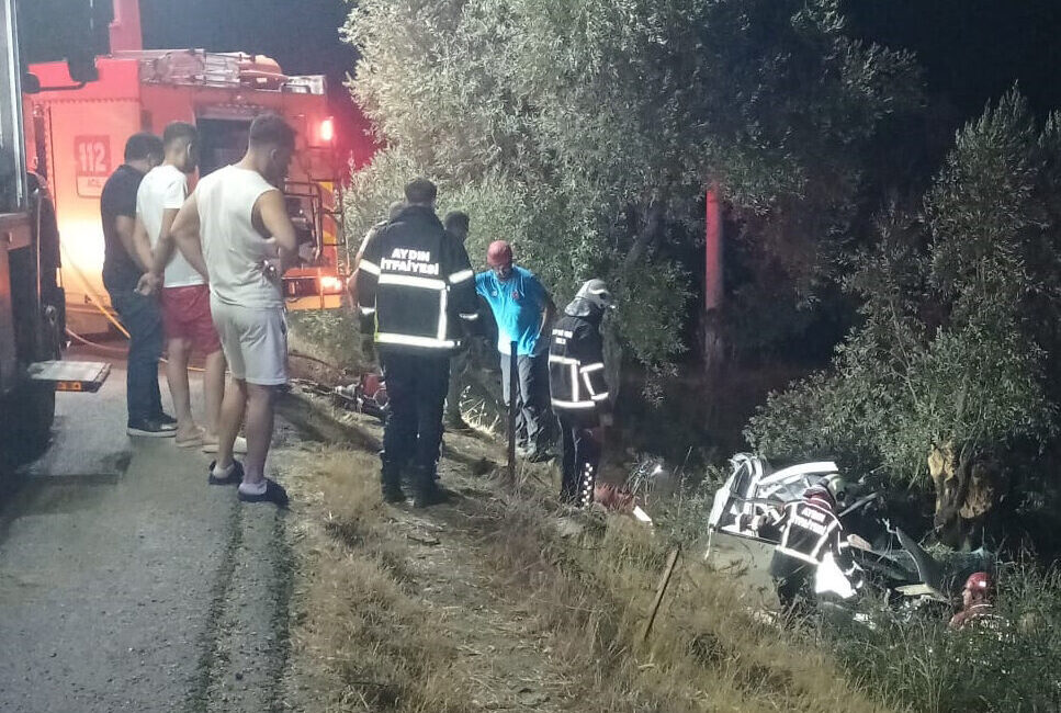 Aydın'ın Çine ilçesinde otomobilin şarampole devrilmesi sonucu 2 kişi öldü,