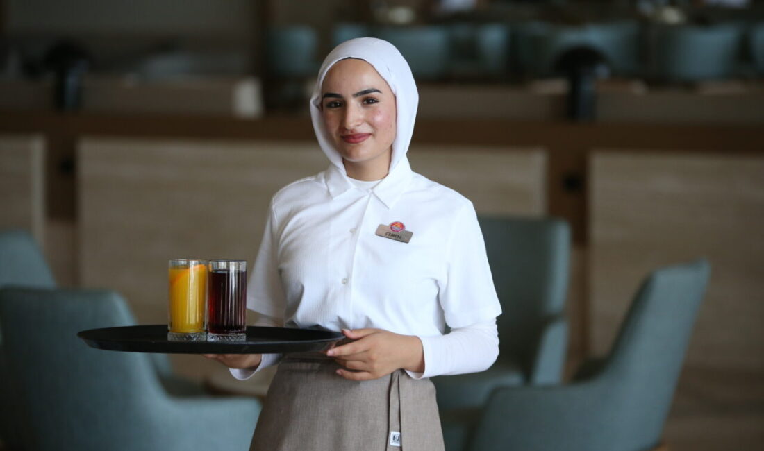 Muş'ta, 60 yaşındaki Mehmet Emin Gülen'in Yükseköğretim Kurumları Sınavı (YKS)