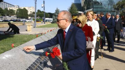  Azerbaycan'ın başkenti Bakü'deki Türk Şehitliği'nde 30 Ağustos Zafer Bayramı ve