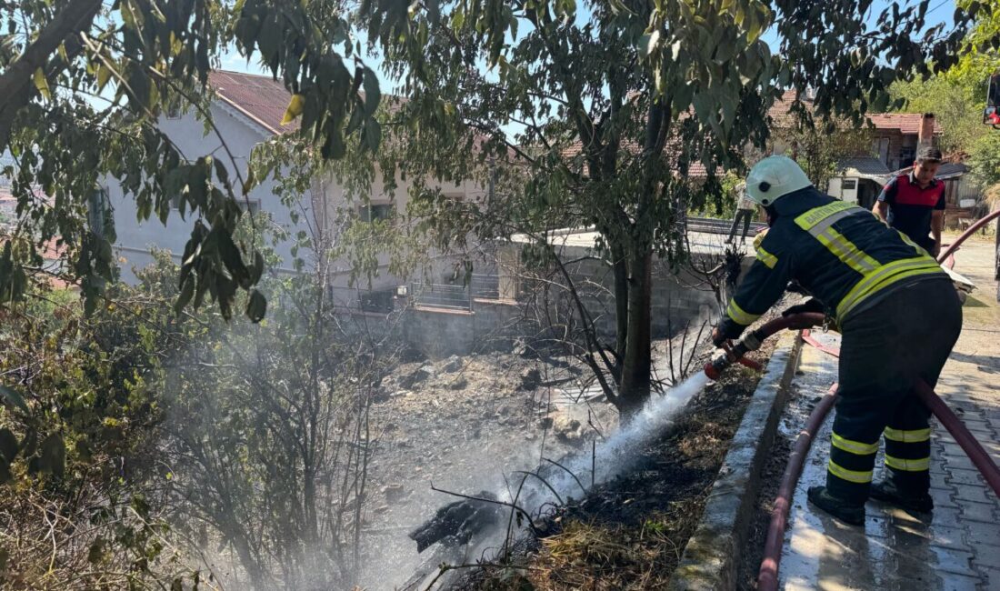 Bartın'da ağaçlık alanda çıkan yangın, ekiplerin müdahalesiyle söndürüldü.