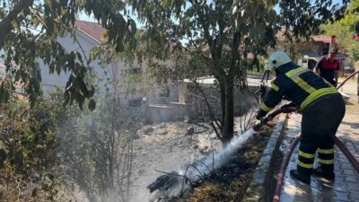 Bartın'da ağaçlık alanda çıkan yangın, ekiplerin müdahalesiyle söndürüldü.