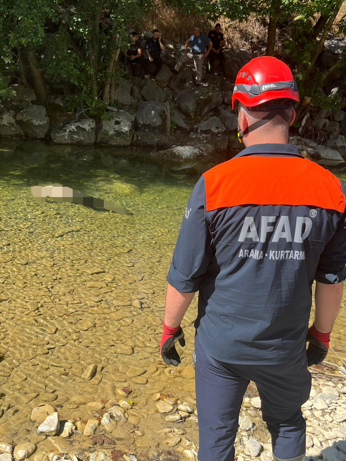 Bartın'ın Ulus ilçesinde yakınlarının haber alamadığı Alzheimer hastası, dere yatağında