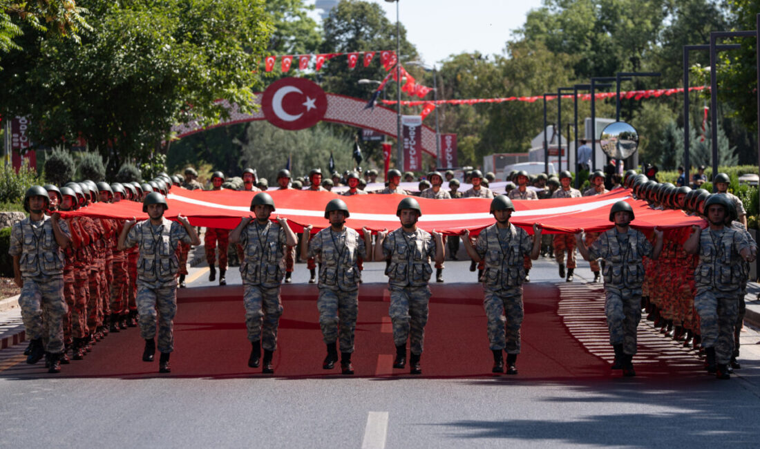 Ankara'da, Türkiye Büyük Millet Meclisi (TBMM) önünden Ulus'taki Birinci Meclis