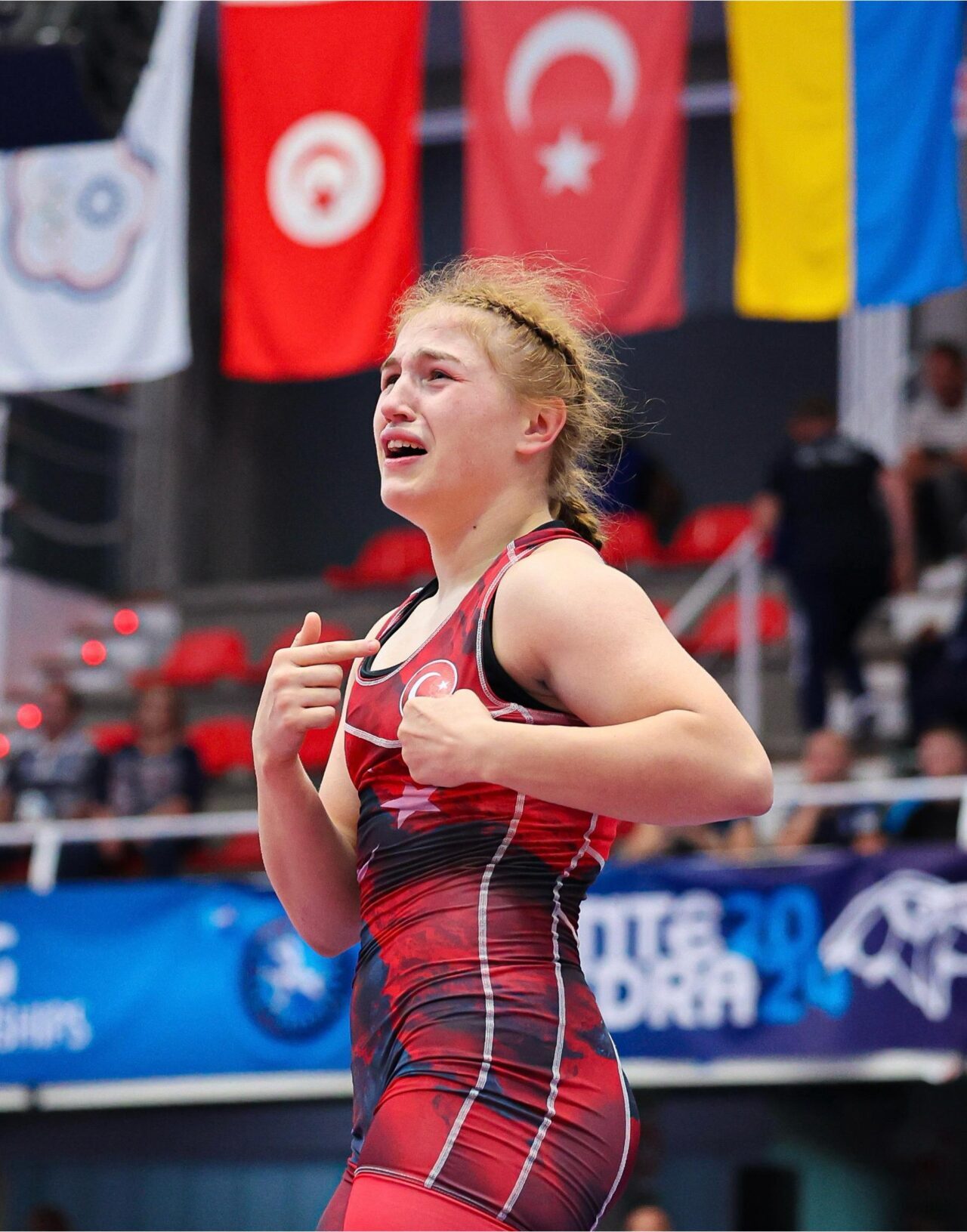 Milli güreşçi Beyza Nur Akkuş, Bulgaristan'da düzenlenen 20 Yaş Altı