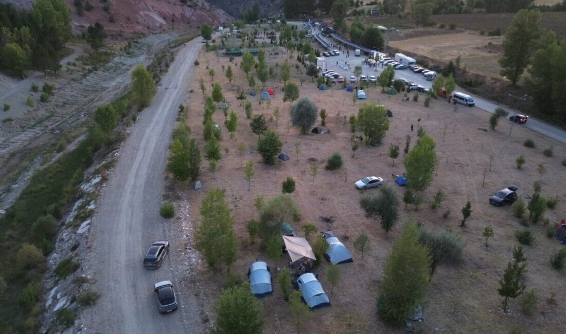  Bilecik'te bilim insanları ve gökyüzü tutkunları, "karanlık gökyüzü gözlem" etkinliğinde