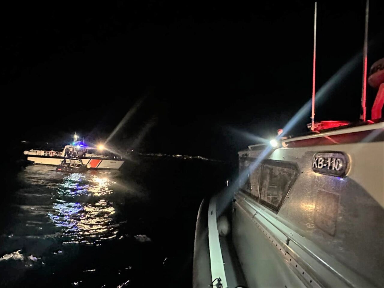 Muğla'nın Bodrum ilçesi açıklarında 19 düzensiz göçmen kurtarıldı.