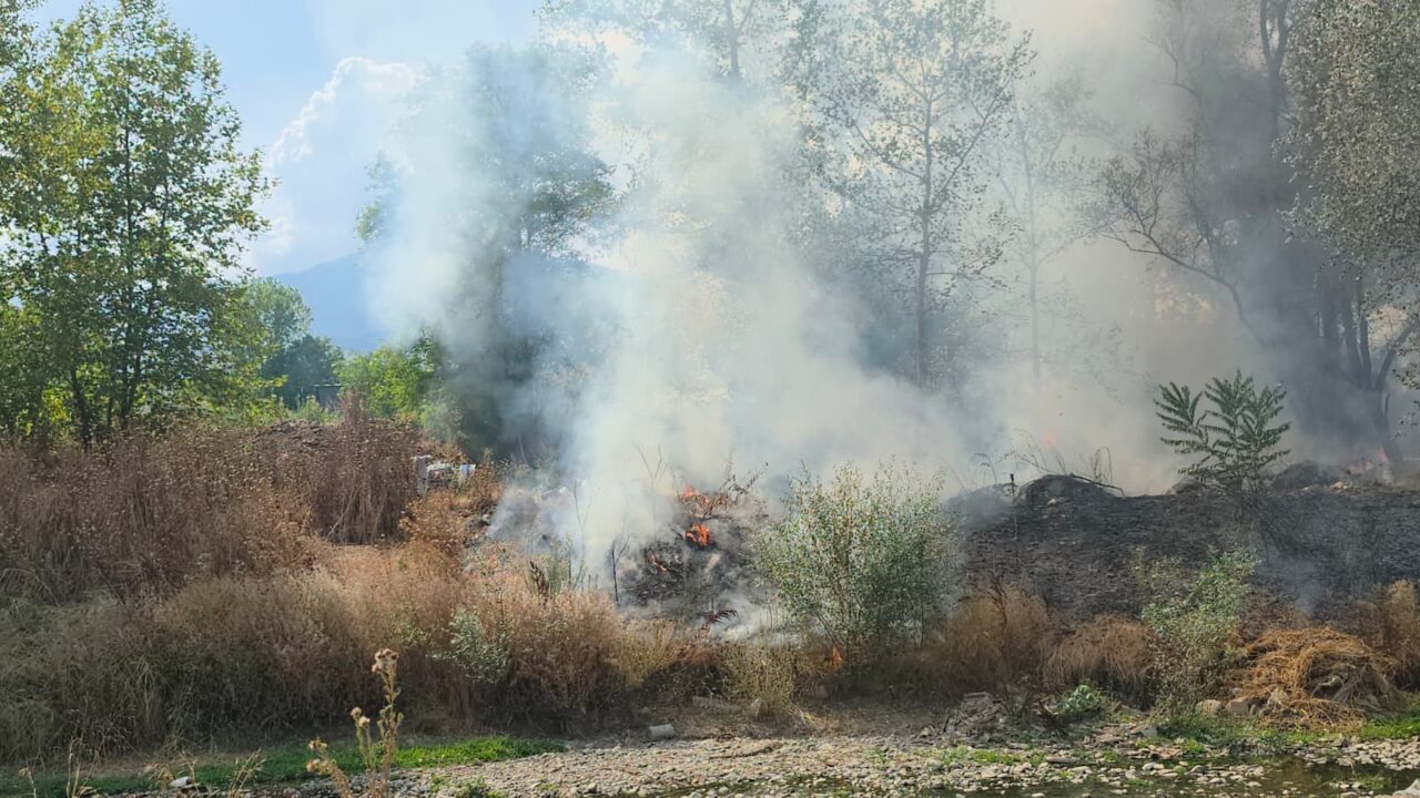 Bursa'nın İnegöl ilçesi otluk ve ağaçlık alanda çıkan yangın söndürüldü.
