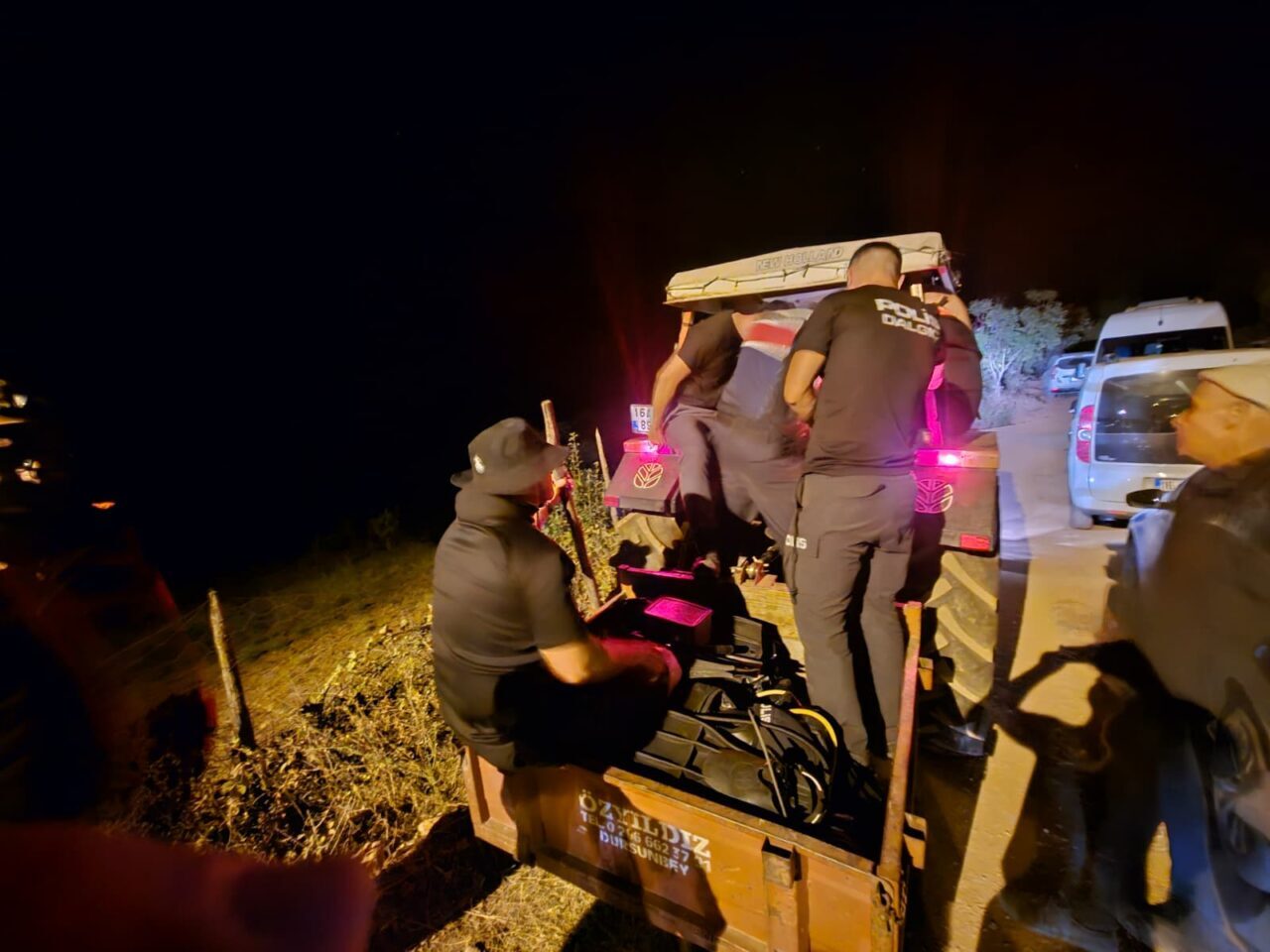 Bursa'nın Büyükorhan ilçesinde, çaya düşen kızını kurtarmak için suya atlayan