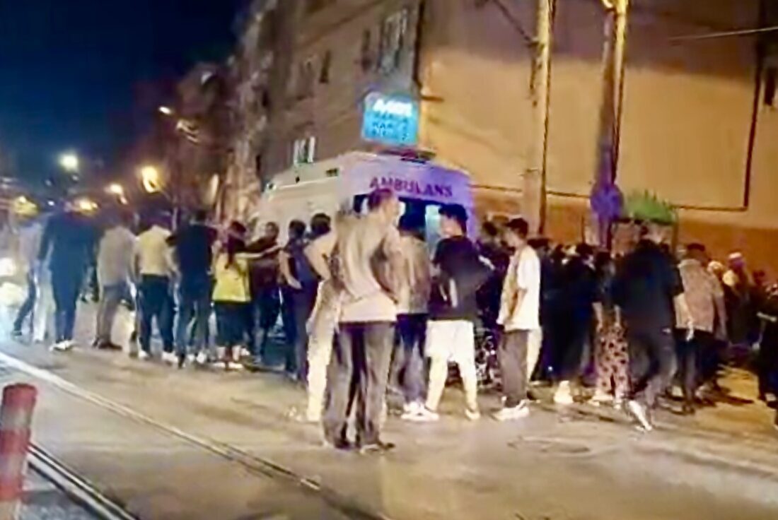 Bursa'nın Yıldırım ilçesinde, kocası tarafından bıçakla yaralanan kadın, kaldırıldığı hastanede