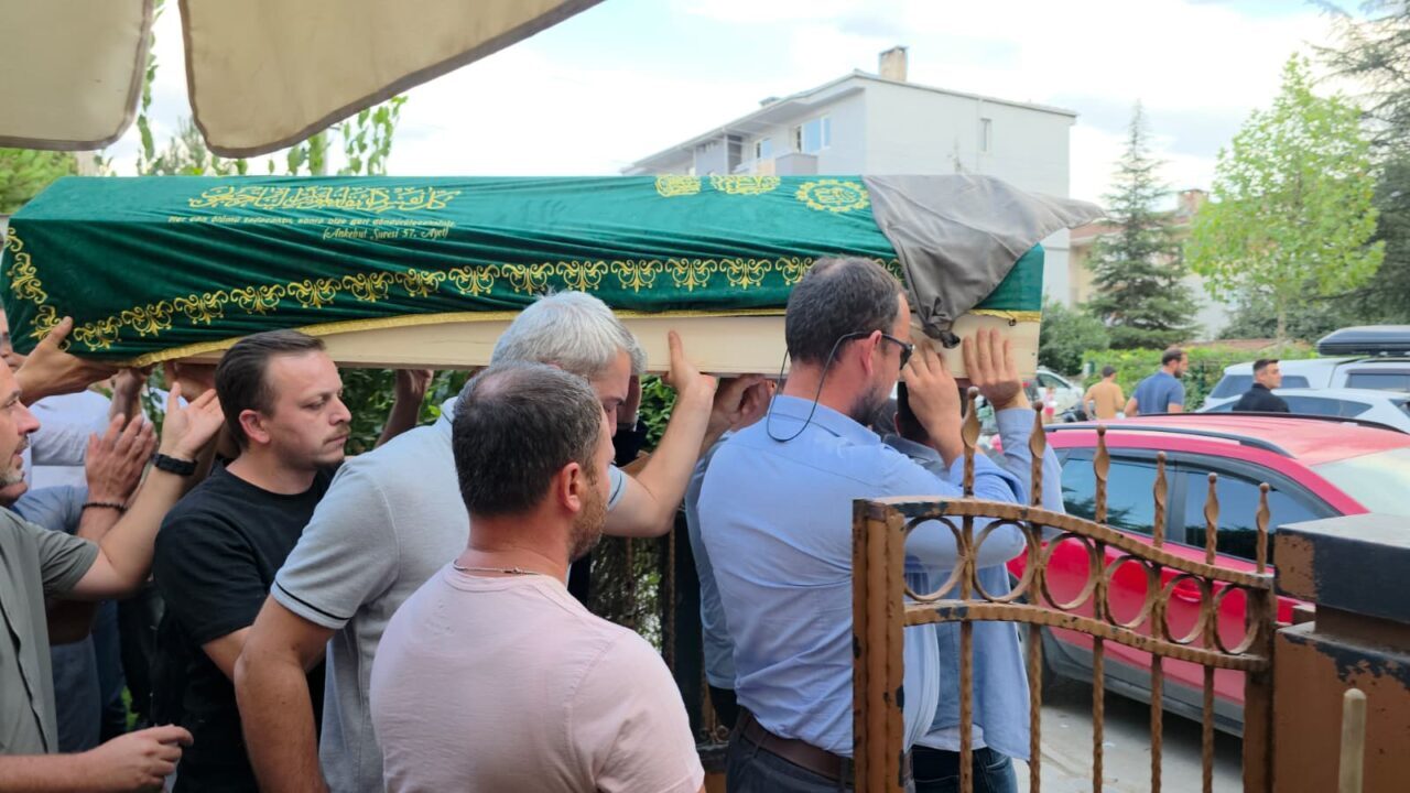 Bursa’nın İnegöl ilçesinde, özel kreşin havuzunda boğulma tehlikesi yaşayan ve