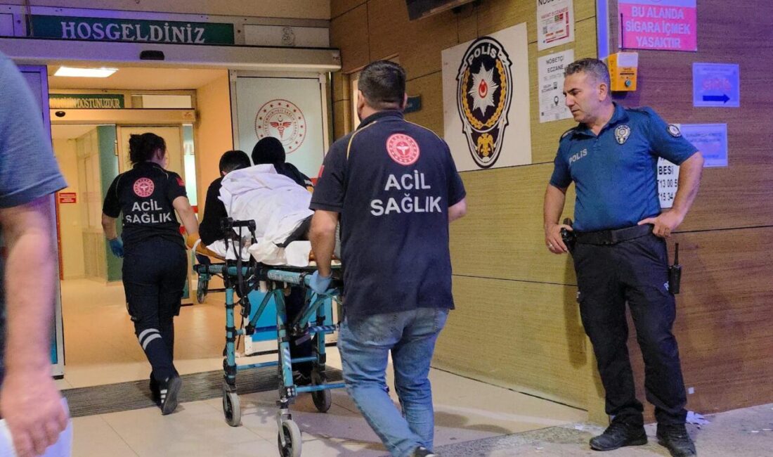 Bursa'nın İnegöl ilçesinde çıkan kavgayı ayırmaya çalışan güvenlik görevlisi bıçakla