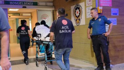 Bursa'nın İnegöl ilçesinde çıkan kavgayı ayırmaya çalışan güvenlik görevlisi bıçakla