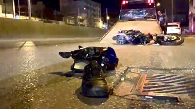 Bursa’da motosikletin devrilmesi sonucu ağır yaralanan 2 kişi hastaneye kaldırıldı.