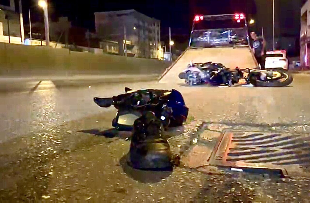 Bursa’da motosikletin devrilmesi sonucu ağır yaralanan 2 kişi hastaneye kaldırıldı.